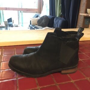 Sorel Emelie Chelsea Boot, Black leather, like new
